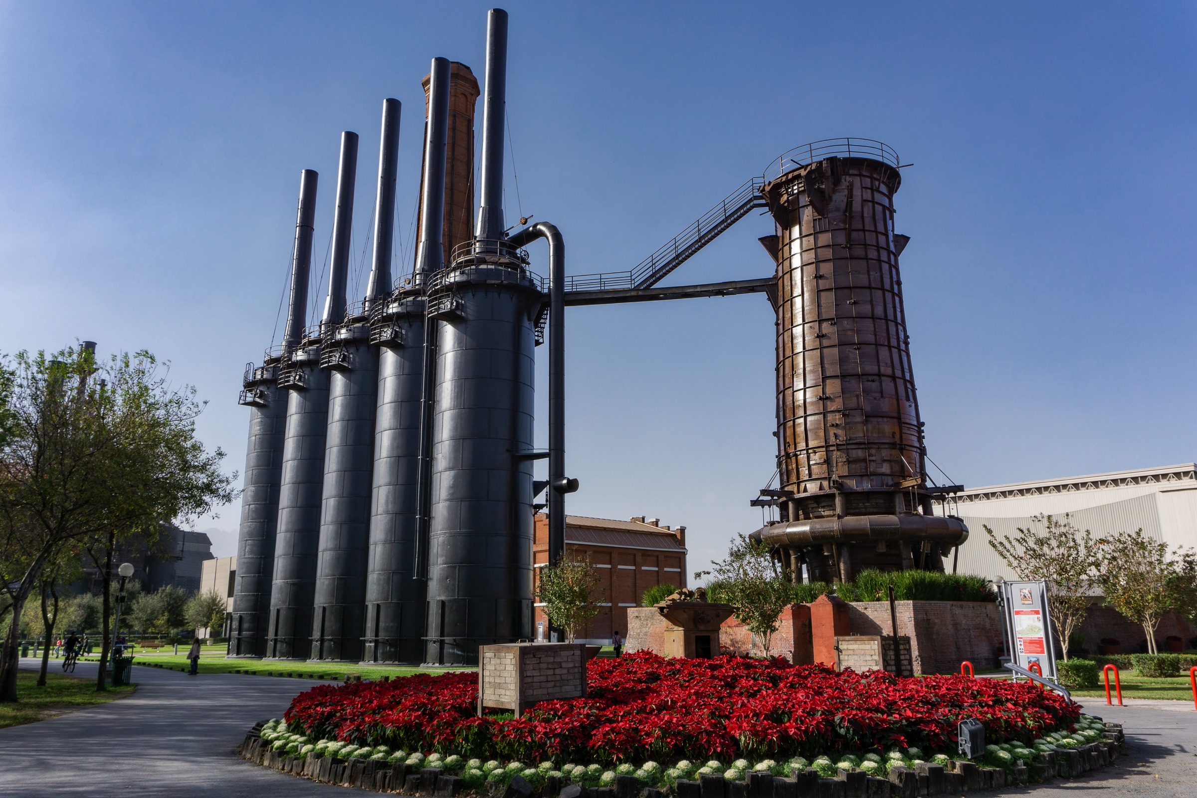 The preserved blast-furnace sopladores at Parque Fundidora